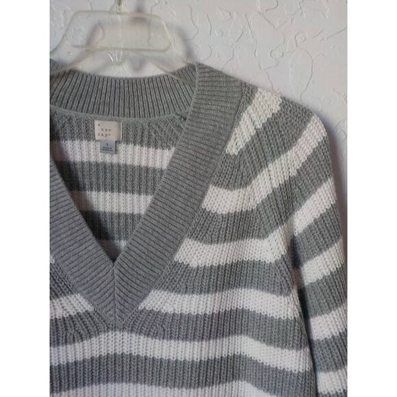 A New Day Sweater Gray White Cable Knit Stripes Women size Large Pullover V-Neck - Picture 9 of 11